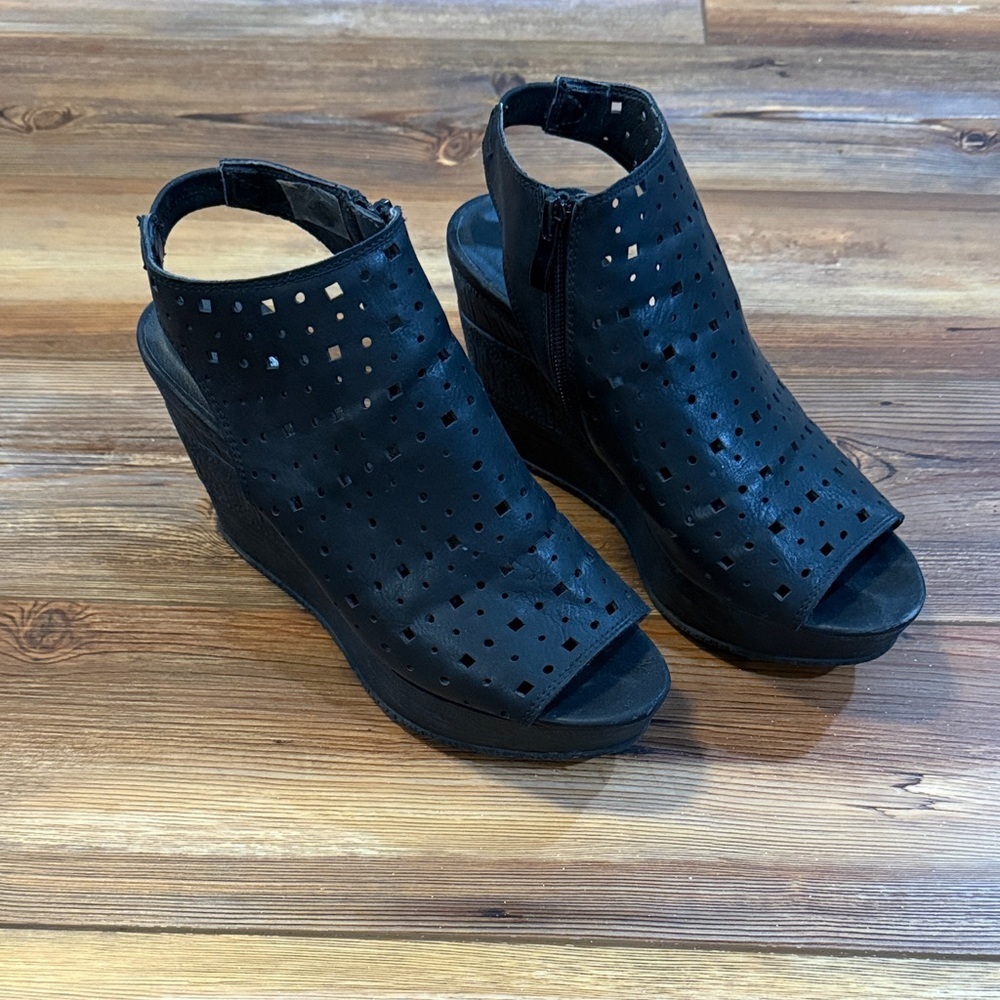 Sbicca Vintage Collection Zanita Black Perforated Peep-Toe Wedge Sandals
